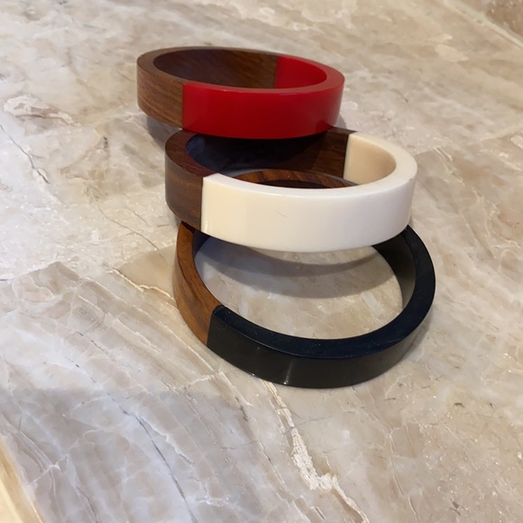 3 wood bangles with coloured half - Picture 3 of 4